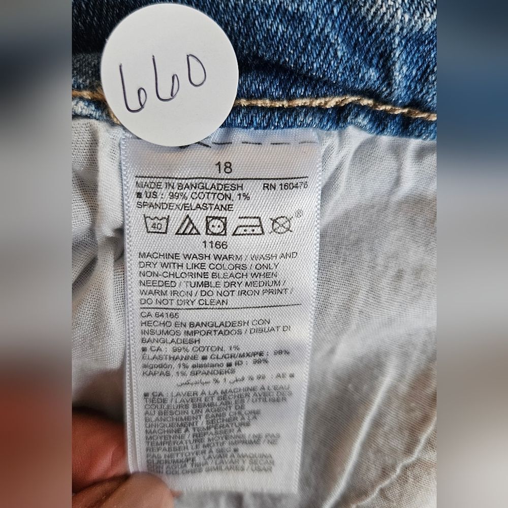 Old Navy Mid Rise Boyfriend Light Wash Embroidered Jeans Size 18 - Picture 10 of 10
